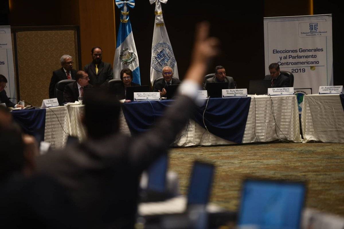 Fiscales definen papeleta electoral