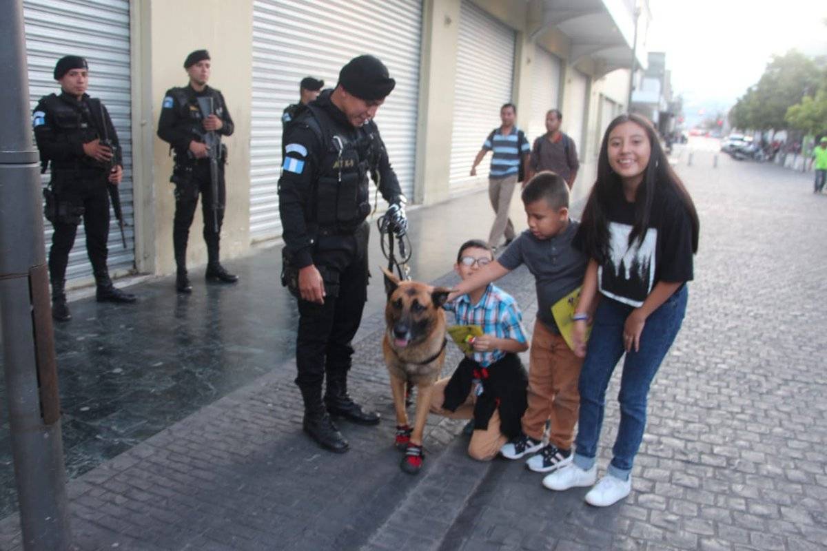 K9 Roni perro policía PNC