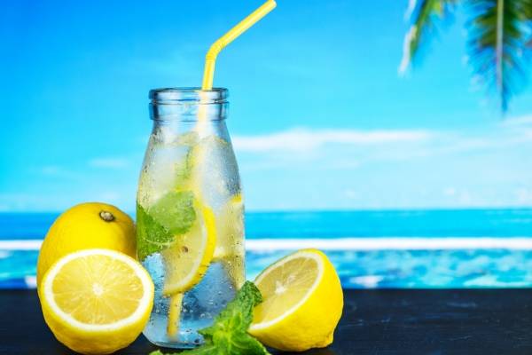 Bajar de peso con agua de limon