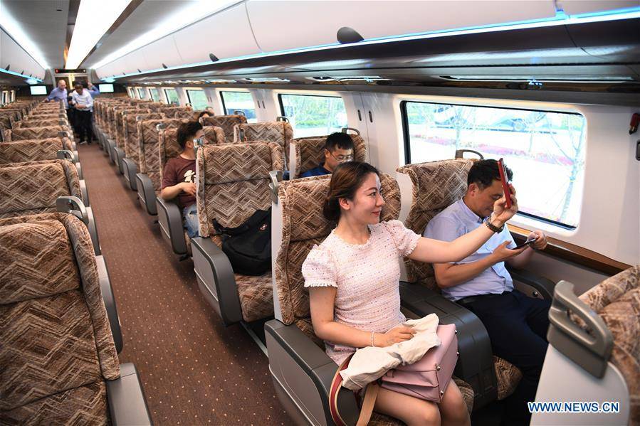China revela su primer prototipo de tren bala que podrá alcanzar velocidades de 600 Km/h China revela su primer prototipo de tren bala que podrá alcanzar velocidades de 600 Km/h