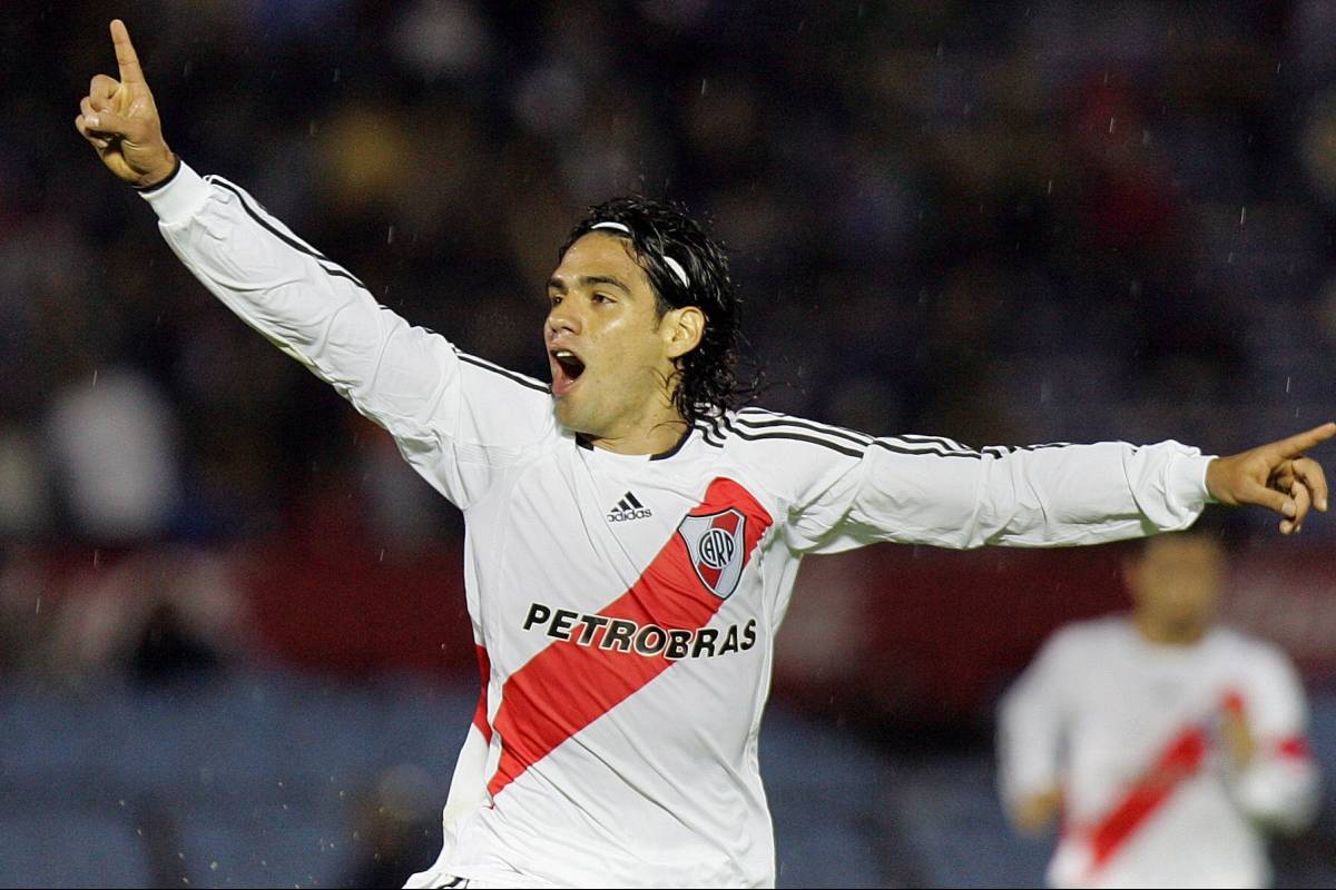Falcao coqueteó con River Plate en redes y muchos le ruegan que ...