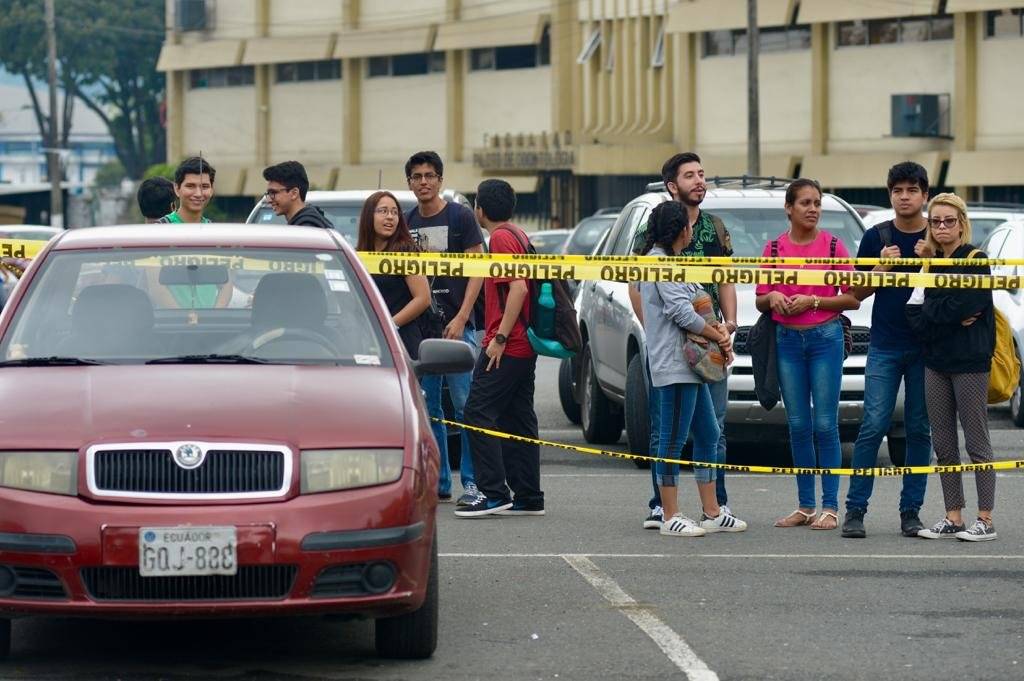Vehículo explotó en la Universidad de Guayaquil