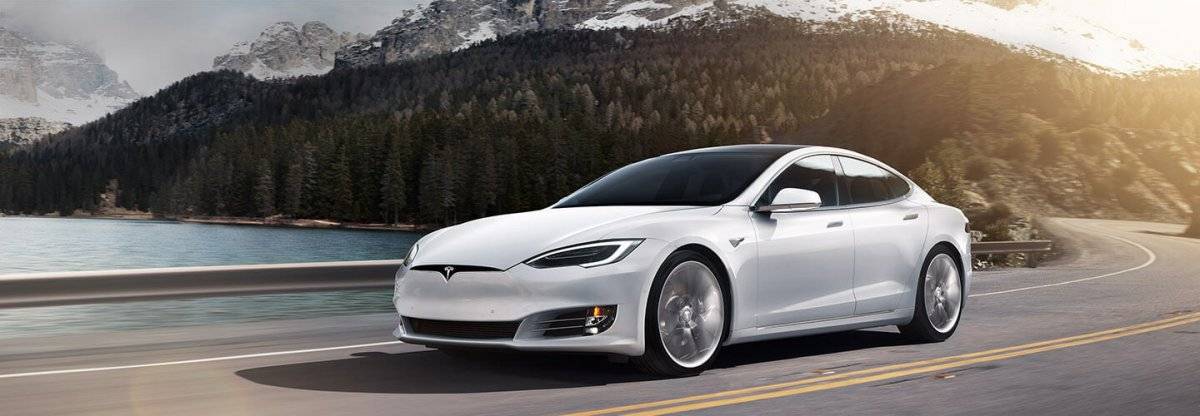 Tesla estrena nueva aplicación arcade la cual transforma los volantes de sus autos en mandos para jugar