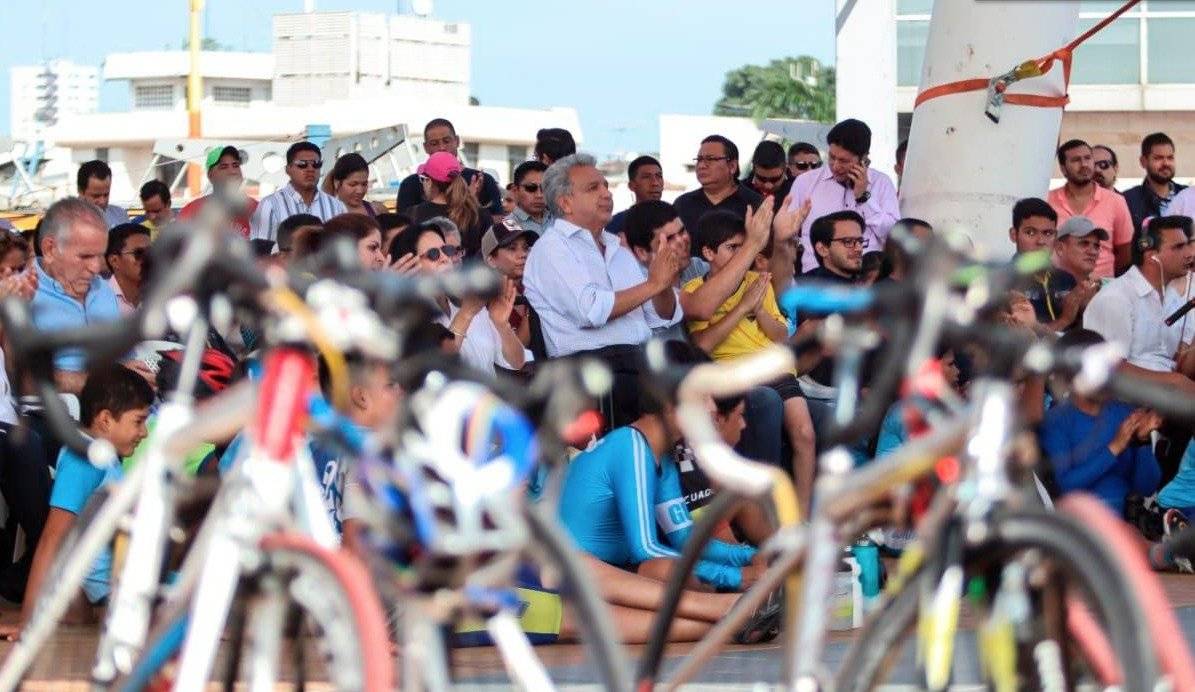 Presidente Lenín Moreno viendo el Giro de Italia