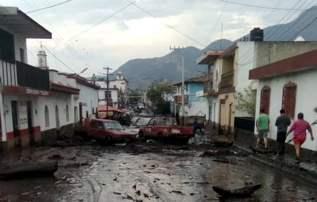 Desbordamiento de arroyo deja graves daños en municipio del sur de Jalisco