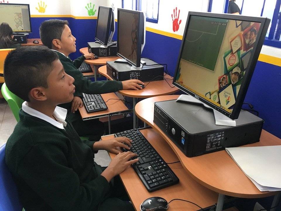 Fundación Tigo e Ismael Cala