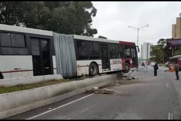ônibus acidente marginal pinheiros
