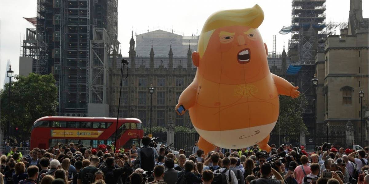 Una partidaria de Donald Trump intenta reventar el dirigible en su contra en Londres y resulta herida tras el hecho