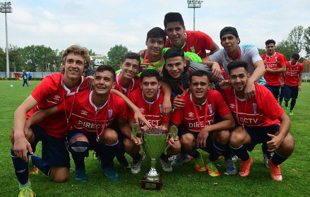 Andrés Souper compartió en la UC con jugadores como Ignacio Saavedra, David Henríquez y Vicente Fernández / Foto: cruzados.cl