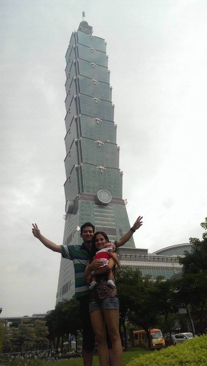 Pilar Gabela, su esposo y su hija