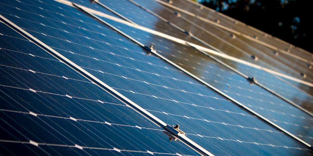 Científicos descubren el principal defecto que reduce gravemente el desempeño de los paneles de energía solar