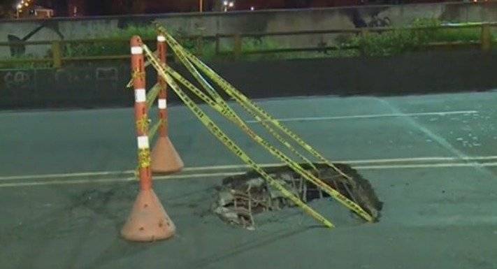Aparece peligroso hueco en puente vehicular de Bogotá