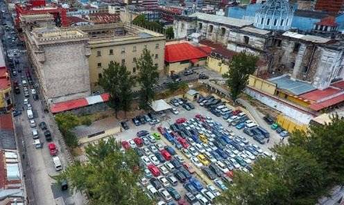 Convento de San Francisco: estacionamiento palacio de la PNC