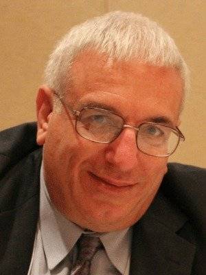 Francis DeBernardo director ejecutivo en el ministerio de nuevas formas.