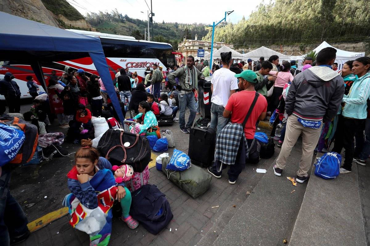 Aumenta el flujo de venezolanos en puente de Rumichaca ante pedido de visado en Perú