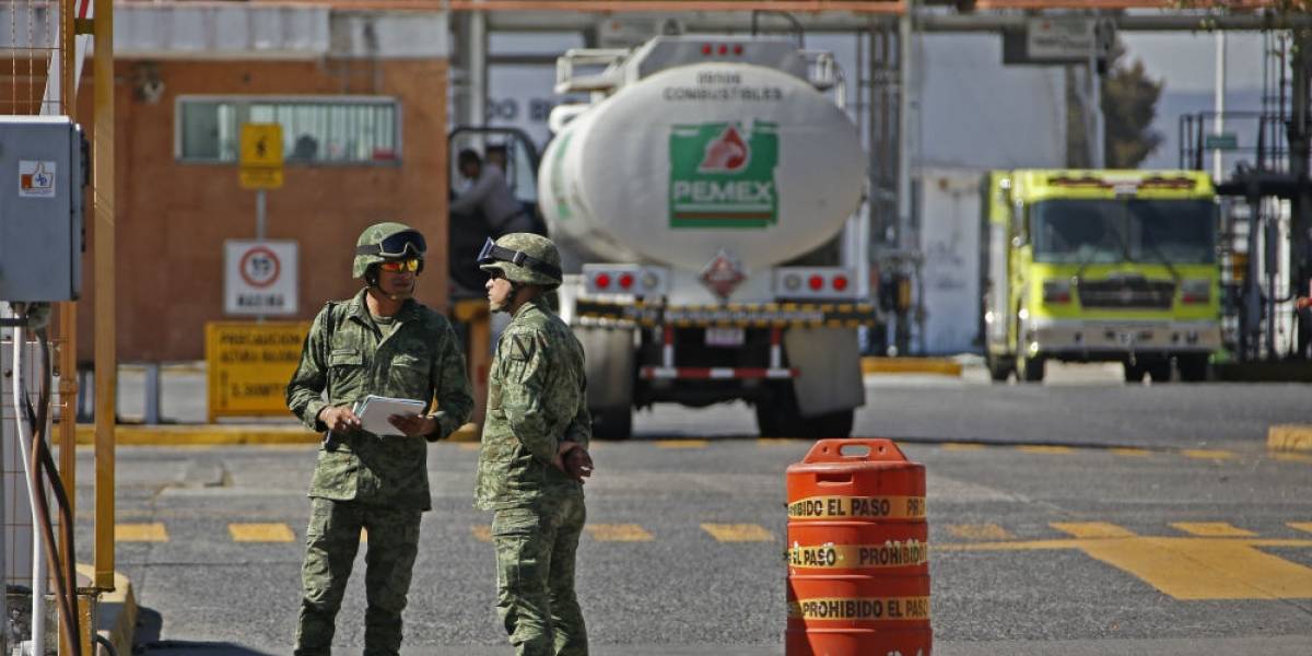 Vinculan a proceso a tres militares por robo de hidrocarburos