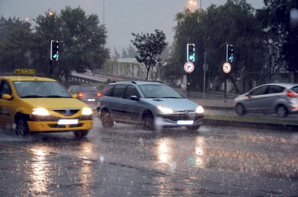 Lluvia en carretera