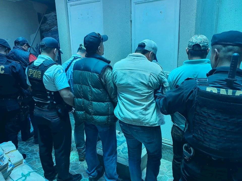 capturan a hombres armados frente a centro de votación en Santa Rosa