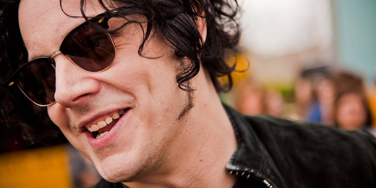 Jack White confesó que nunca ha tenido un celular y comparó su adicción al alcoholismo
