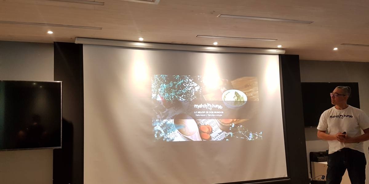 Tío Wom se reinventa: Ahora invierte en superalimento basado en la cúrcuma desarrollado por científicos de la U. de Chile