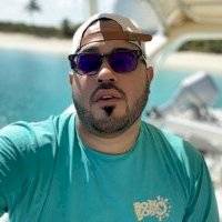 Armas ocupadas en residencia de Raphy Pina habrían sido adquiridas después que el productor se declarara culpable por otro delito federal