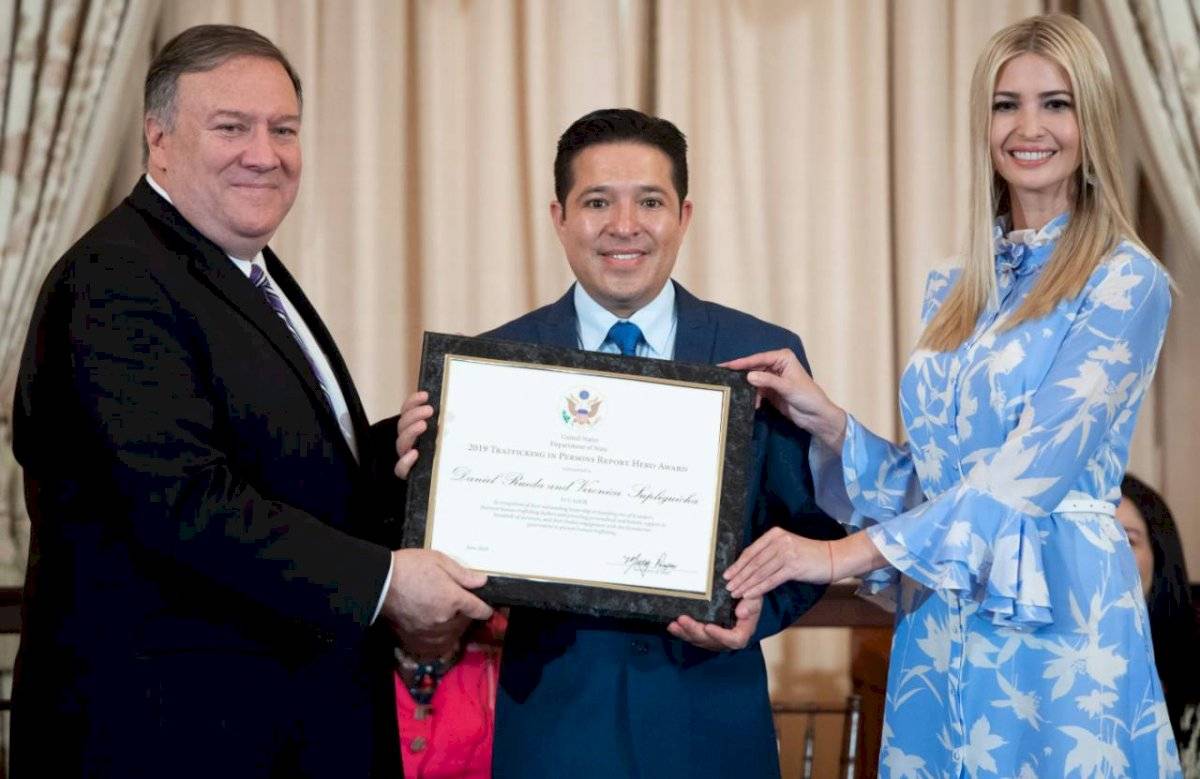 Dos ecuatorianos fueron premiados en Estados Unidos por su trabajo contra la trata de personas