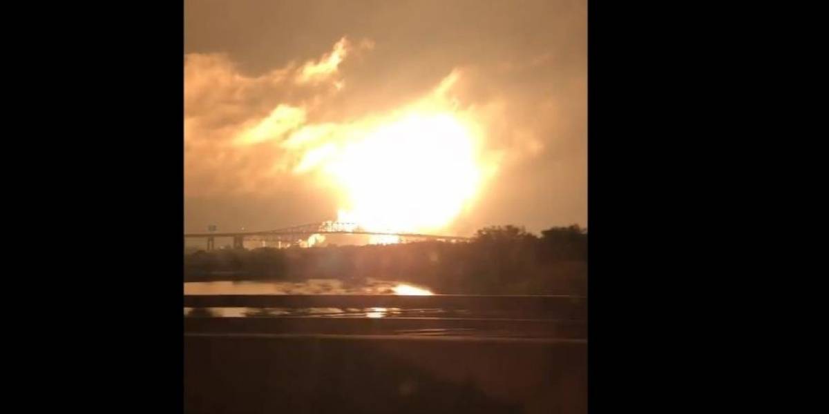 Gigantesca explosión de refinería de gas se produce en Filadelfia