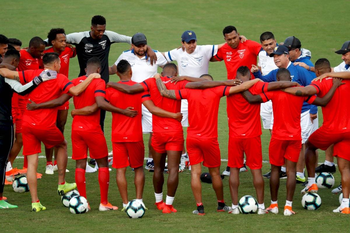 Entrenamiento de Ecuador en Salvador