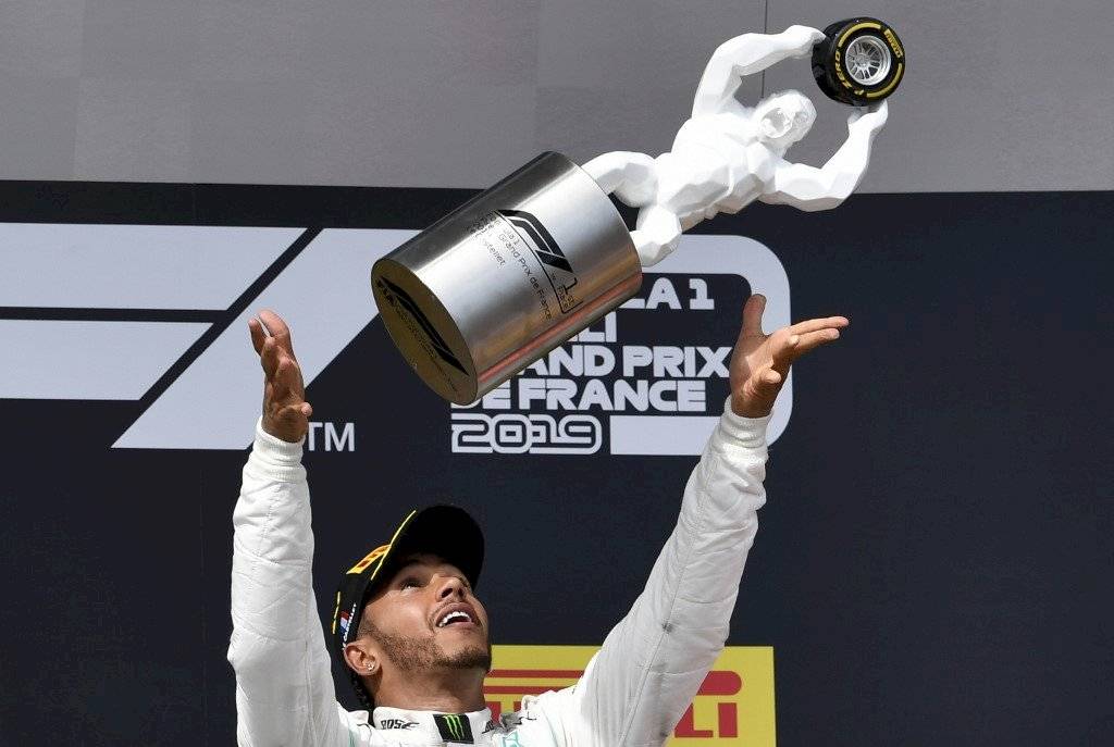 Lewis Hamilton celebra su triunfo en Francia.