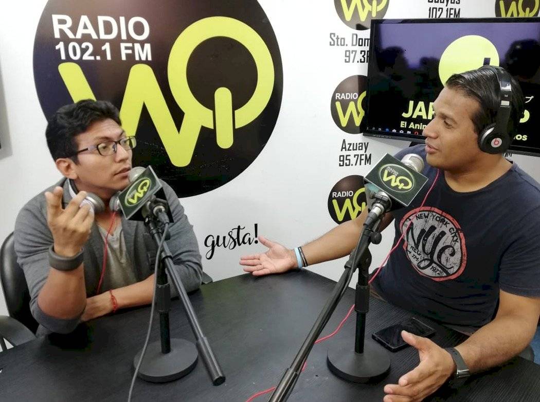 Carlos Oyola en su programa radial