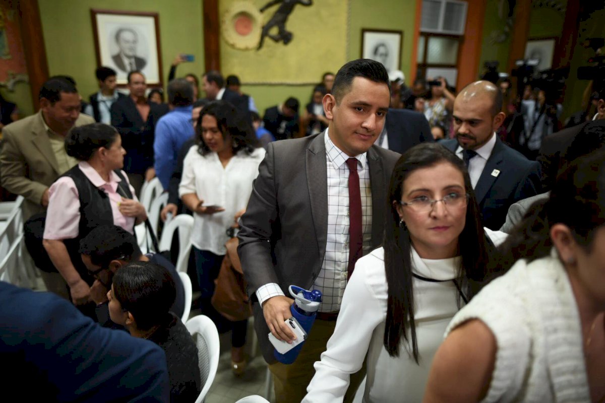 reunión de fiscales de partidos políticos y magistrados del TSE