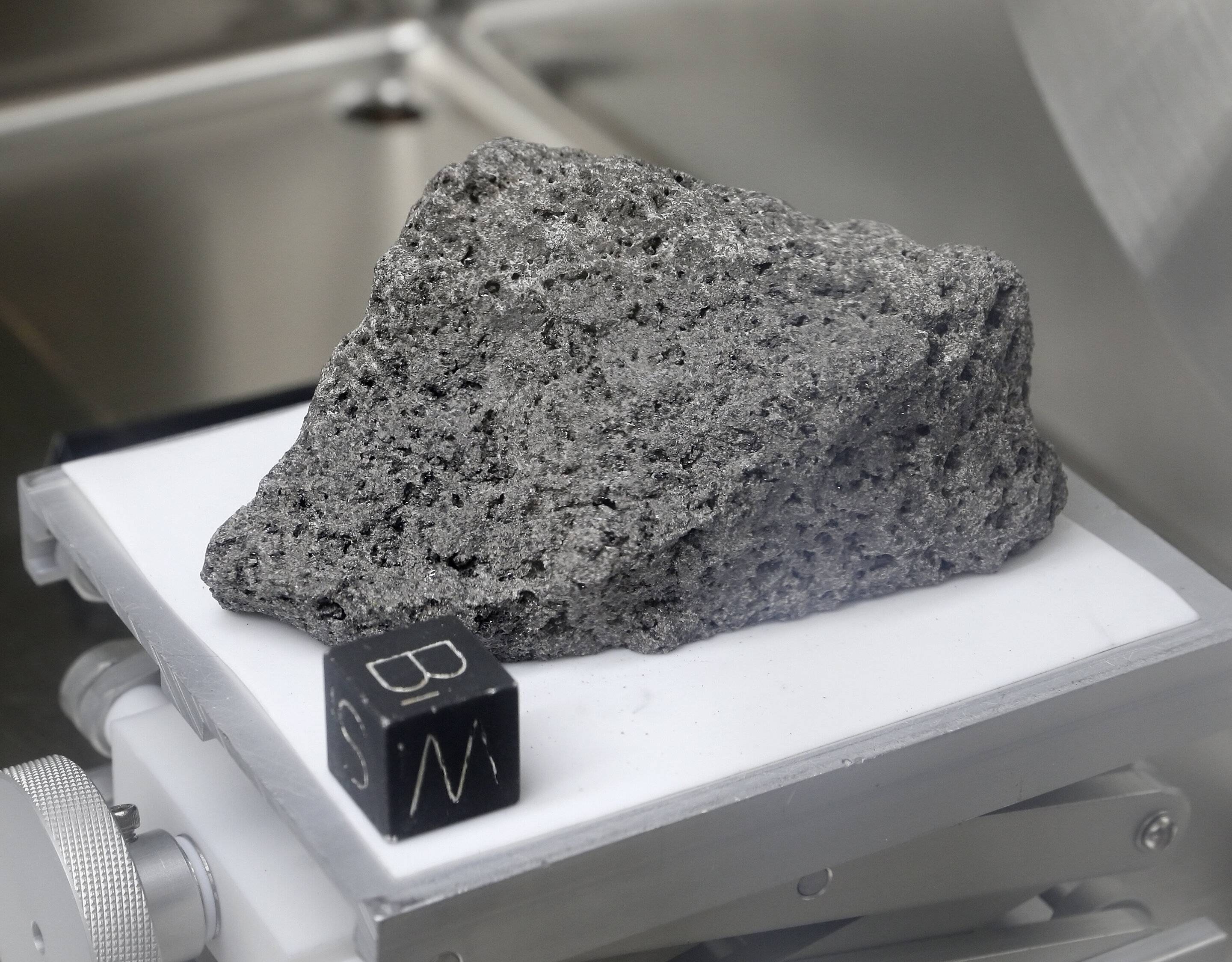 La NASA abrirá muestras de roca lunar selladas desde la misiones de Apolo La NASA abrirá muestras de roca lunar selladas desde la misiones de Apolo