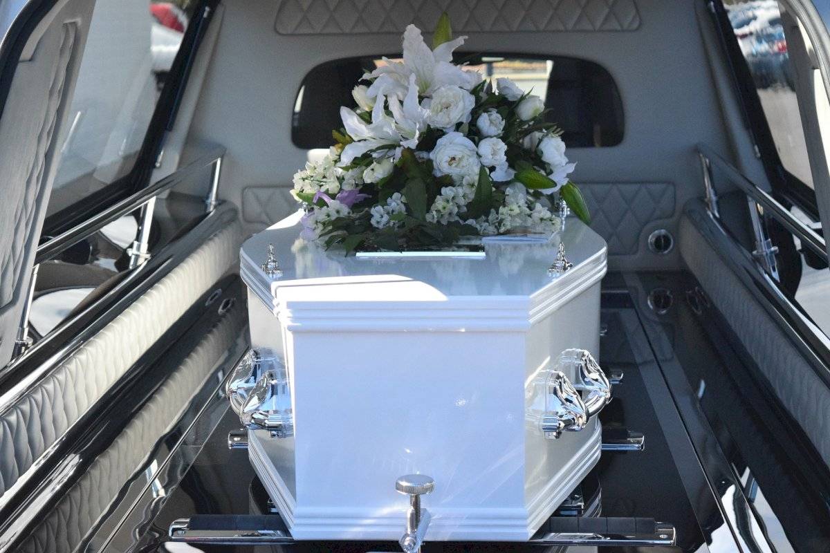 La increíble multa que recibieron unas hermanas por tardarse 48 segundos más durante el velorio de su papá