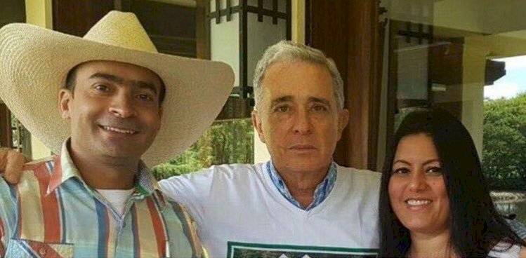 El hombre que atacó la bandera Lgbt+ en Medellín también habría sido denunciado por amenazar de muerte a una mujer