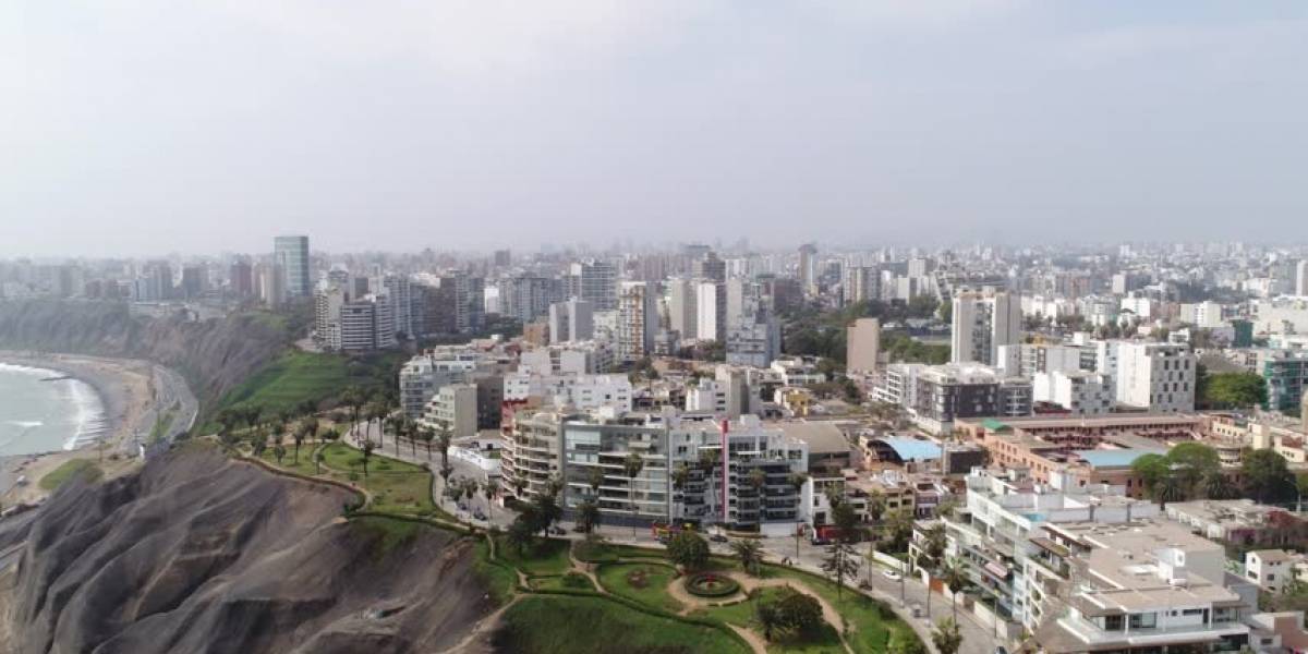 En Lima, Perú se perdieron el eclipse por las nubes y las redes sociales enfurecieron