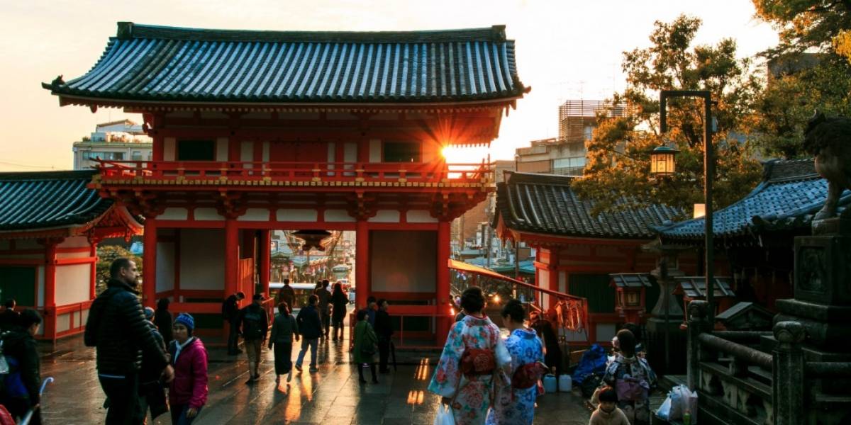 Investigación revela que China está colocando app de vigilancia en los teléfonos de los turistas
