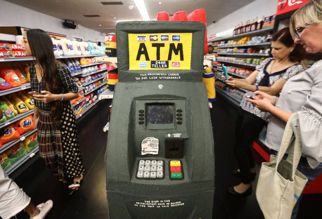 El malware que puede retirar todo el dinero de los cajeros automáticos ya llegó a Colombia y México El malware que puede retirar todo el dinero de los cajeros automáticos ya llegó a Colombia y México