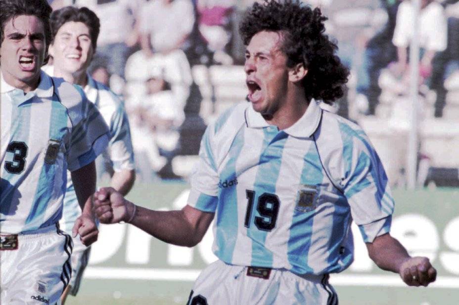 El Pipo Gorosito jugó 19 partidos y marcó un gol por la selección absoluta de Argentina. Ganó la Copa América Ecuador 1993 / Foto: AP