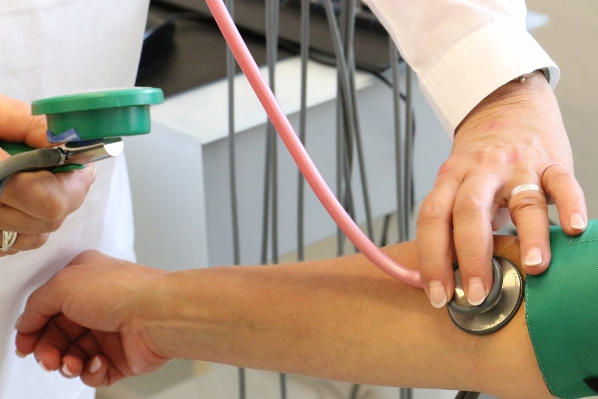 ¿La alergia afecta la presión arterial?