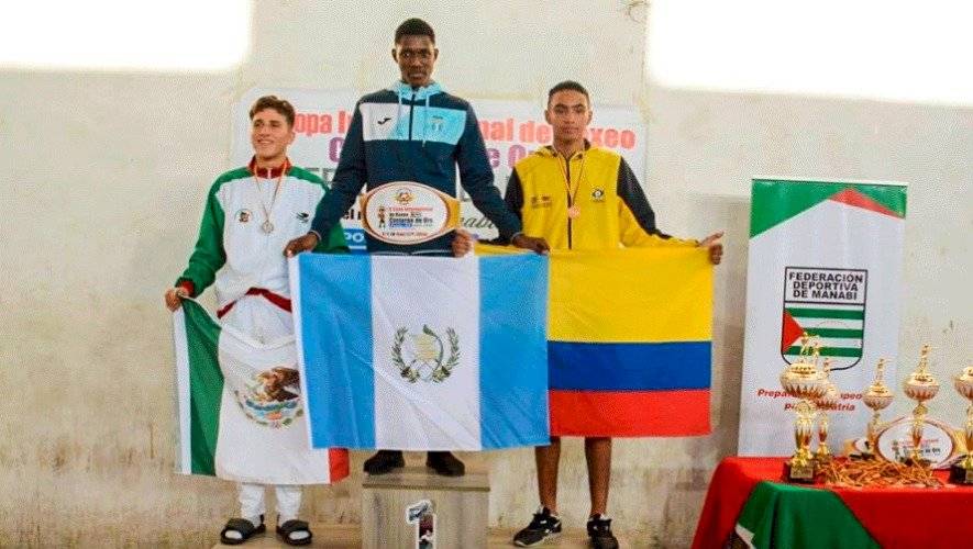El boxeador Luis Castillo en Ecuador