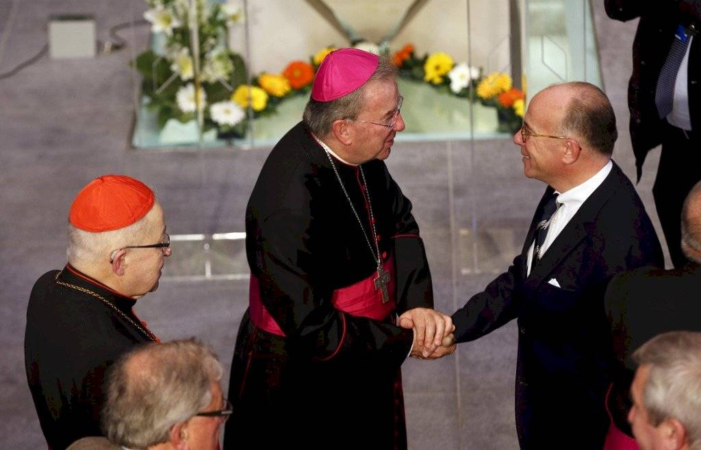 Luigi Ventura y Bernard Cazeneuve