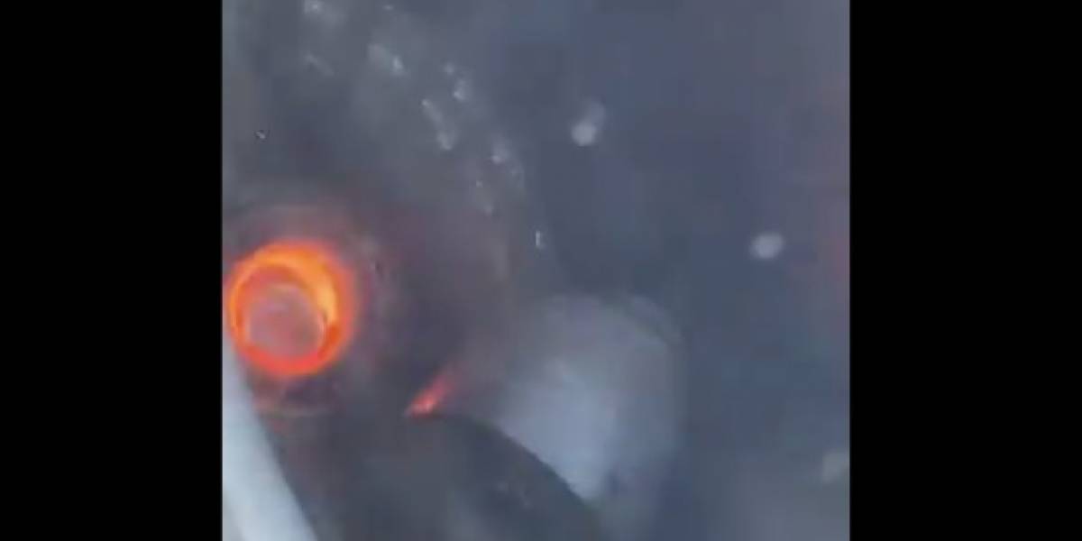Turbina de avión arde en pleno vuelo — Aterrador Turbina de avión arde en pleno vuelo — Aterrador
