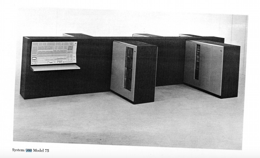 IBM System 360/75 Tu celular es cientos de veces más potente que los computadores usados para la misión Apolo 11 que fue a la Luna