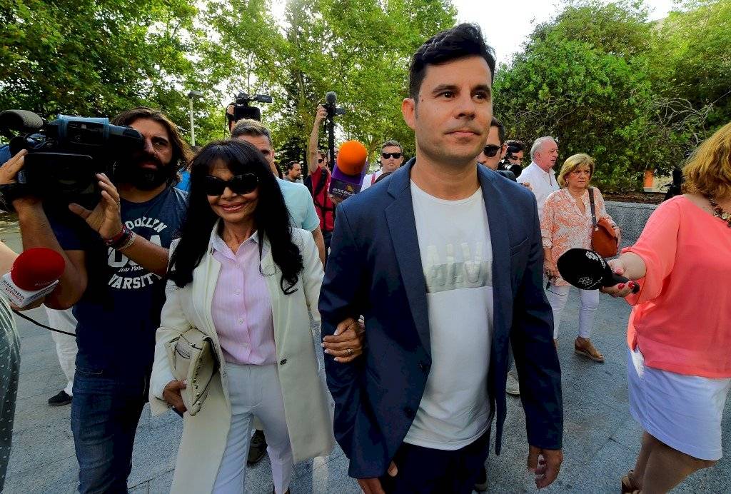 Javier Sánchez Santos y su madre