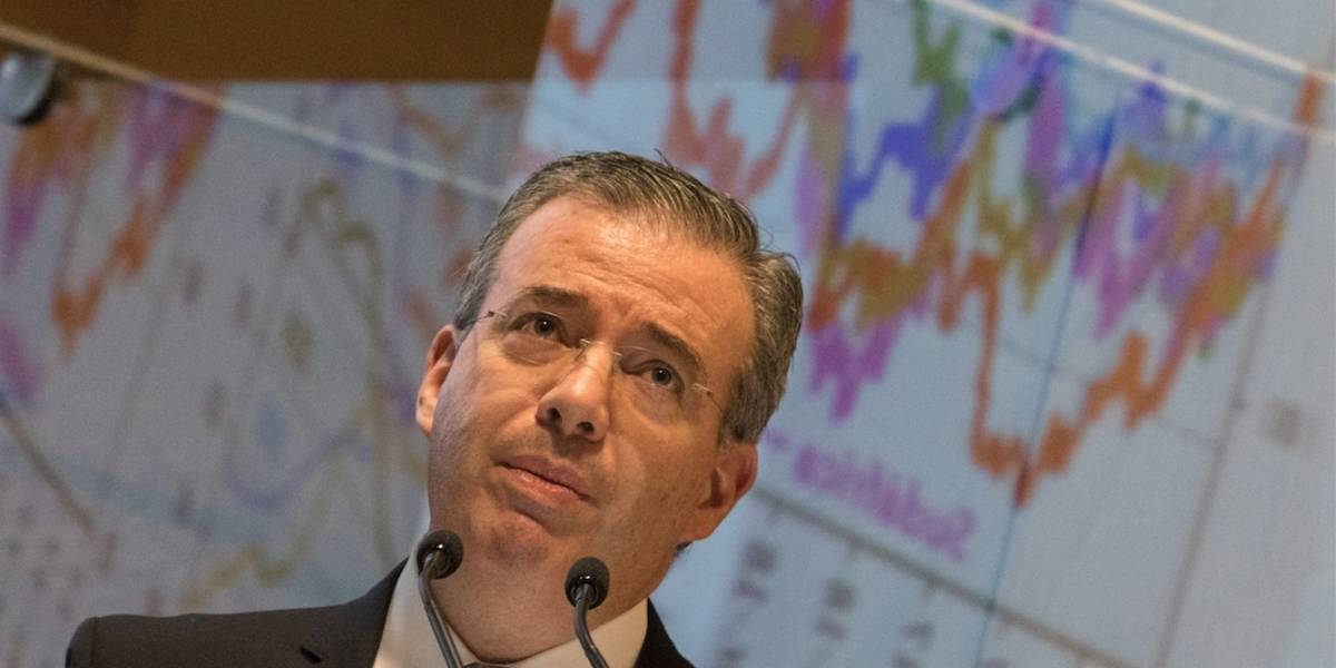 Fantasma de recesión aparece entre los riesgos previstos por Banxico
