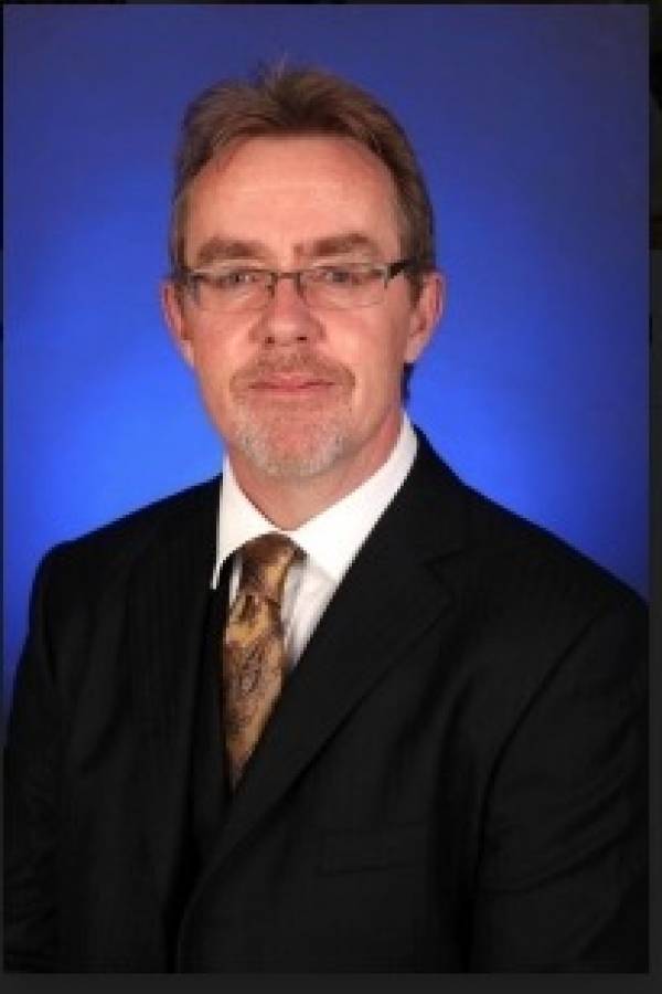 Alexander Gillespie, Profesor de derecho en la Universidad de Waikato, Nueva Zelanda.
