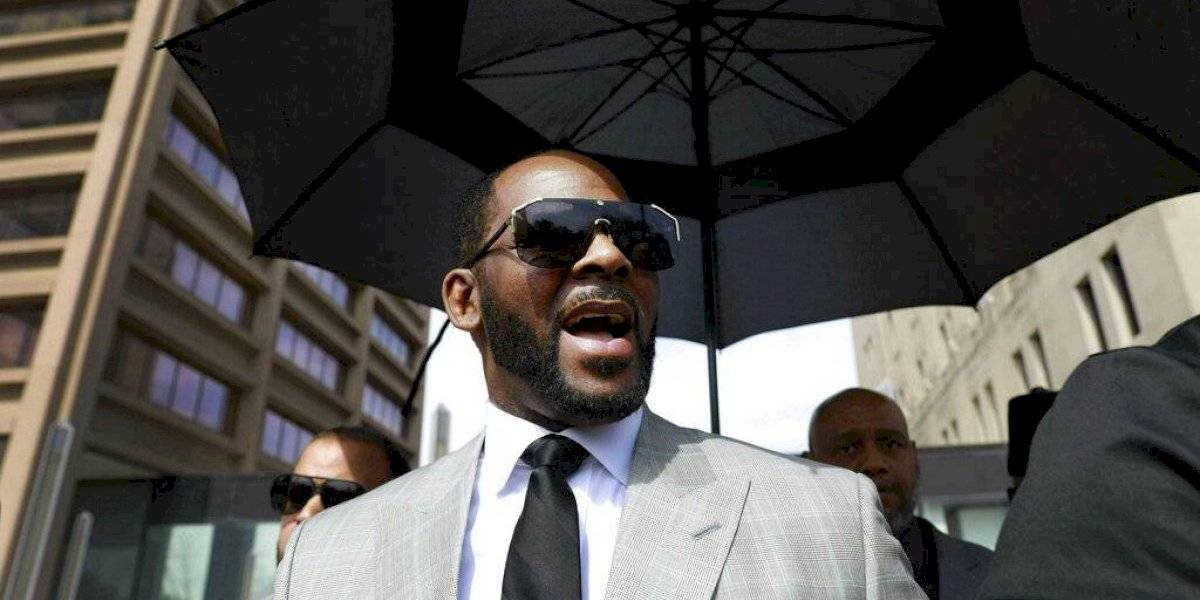 R. Kelly es arrestado por abuso sexual de menores R. Kelly es arrestado por abuso sexual de menores