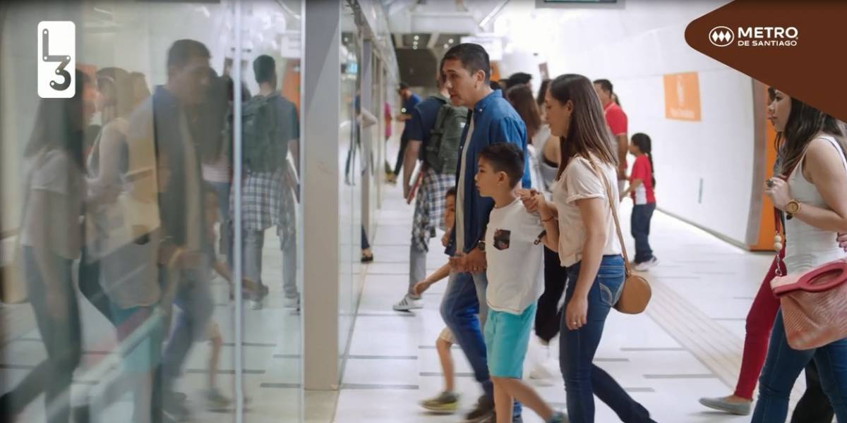 Puertas en andén: La clave tecnológica para reducir accidentes en el Metro que se instalan en sólo cuatro horas