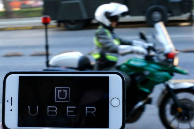 Insólito: mujer murió baleada por asaltar a un carabinero que trabajaba en servicio de conducción tipo Uber Insólito: mujer murió baleada por asaltar a un carabinero que trabajaba en servicio de conducción tipo Uber