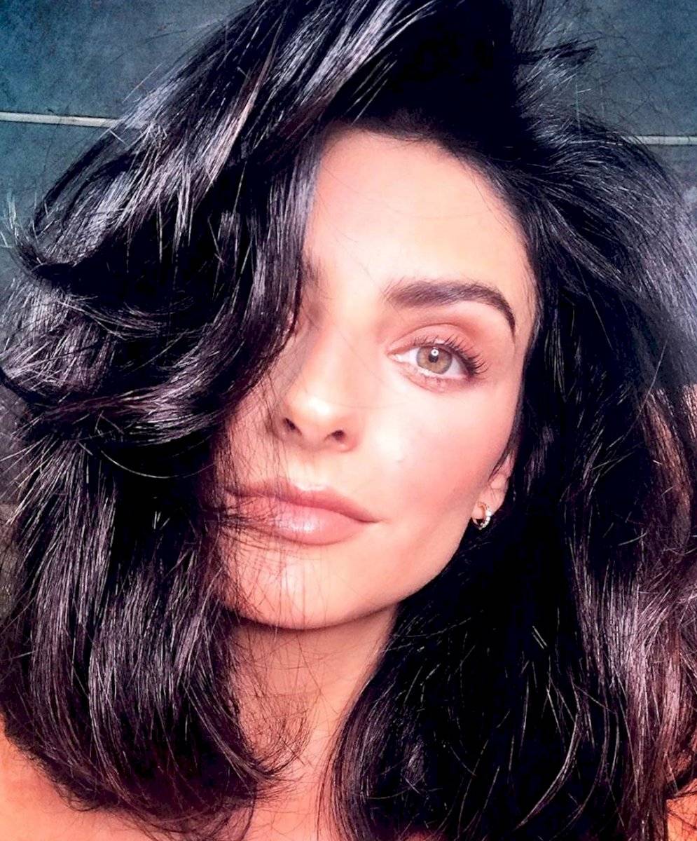 Aislinn Derbez